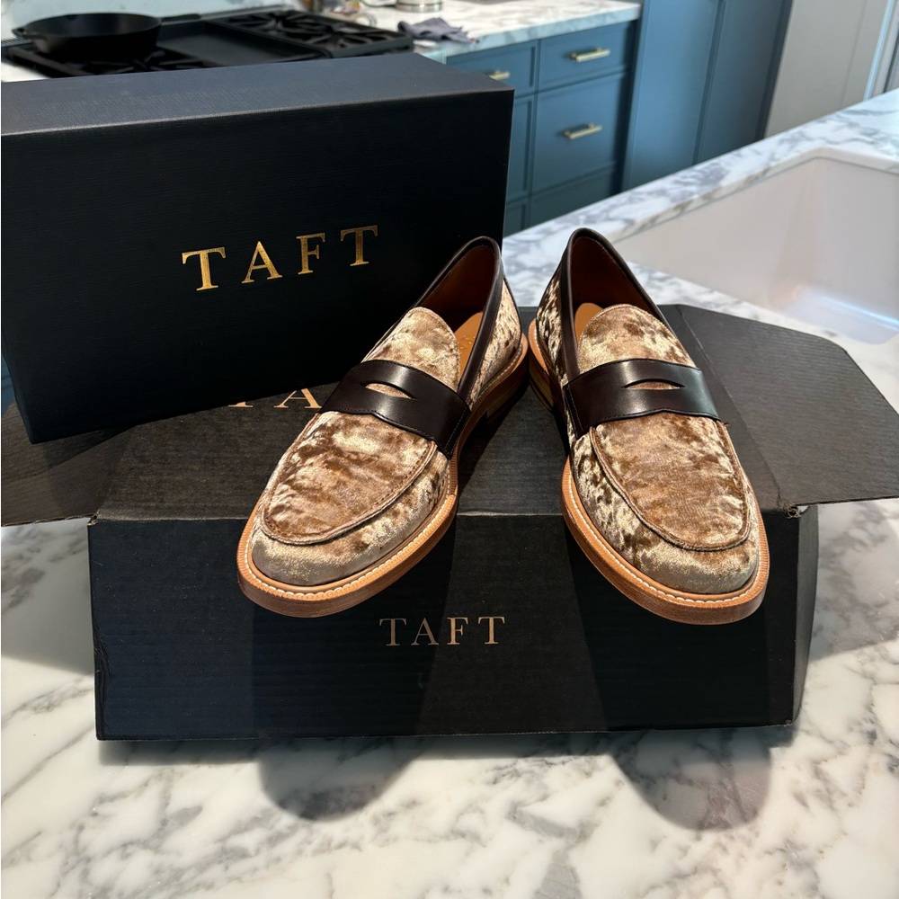 Taft Fitz Champagne Crushed Velvet Loafer